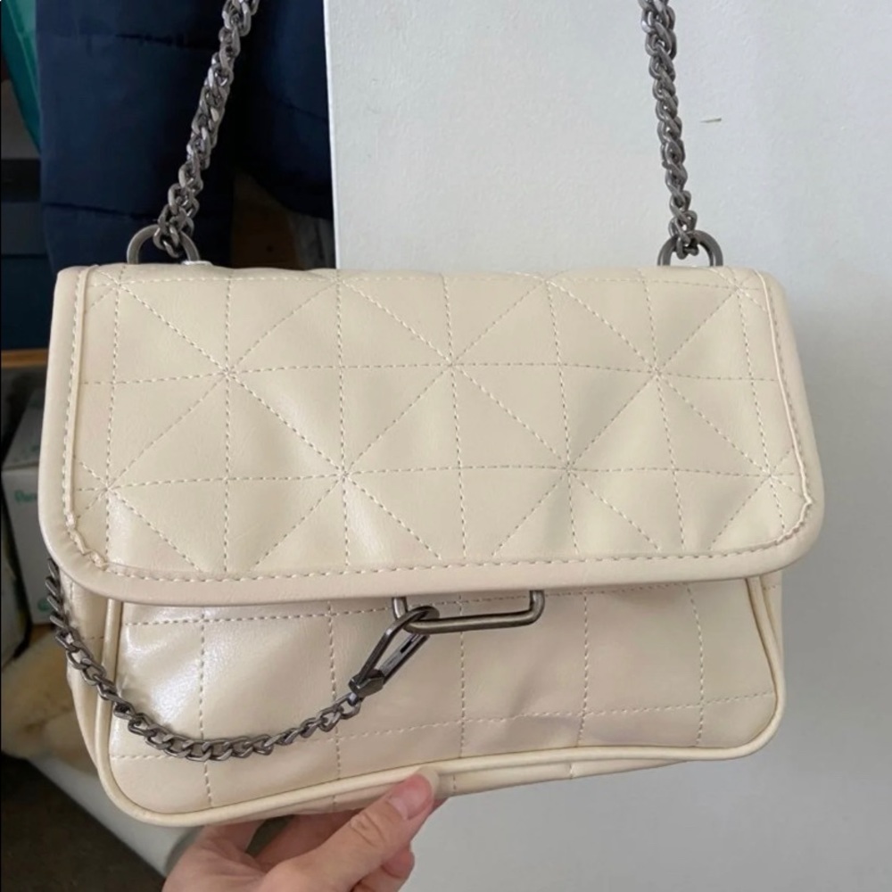 Zara White Padded Crossbody/Shoulder w Chain